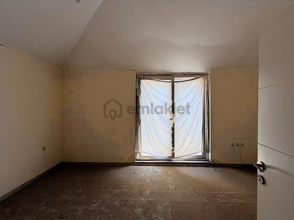 Carşı Merkezde Satılık Dublex 5+1 Daire - 32