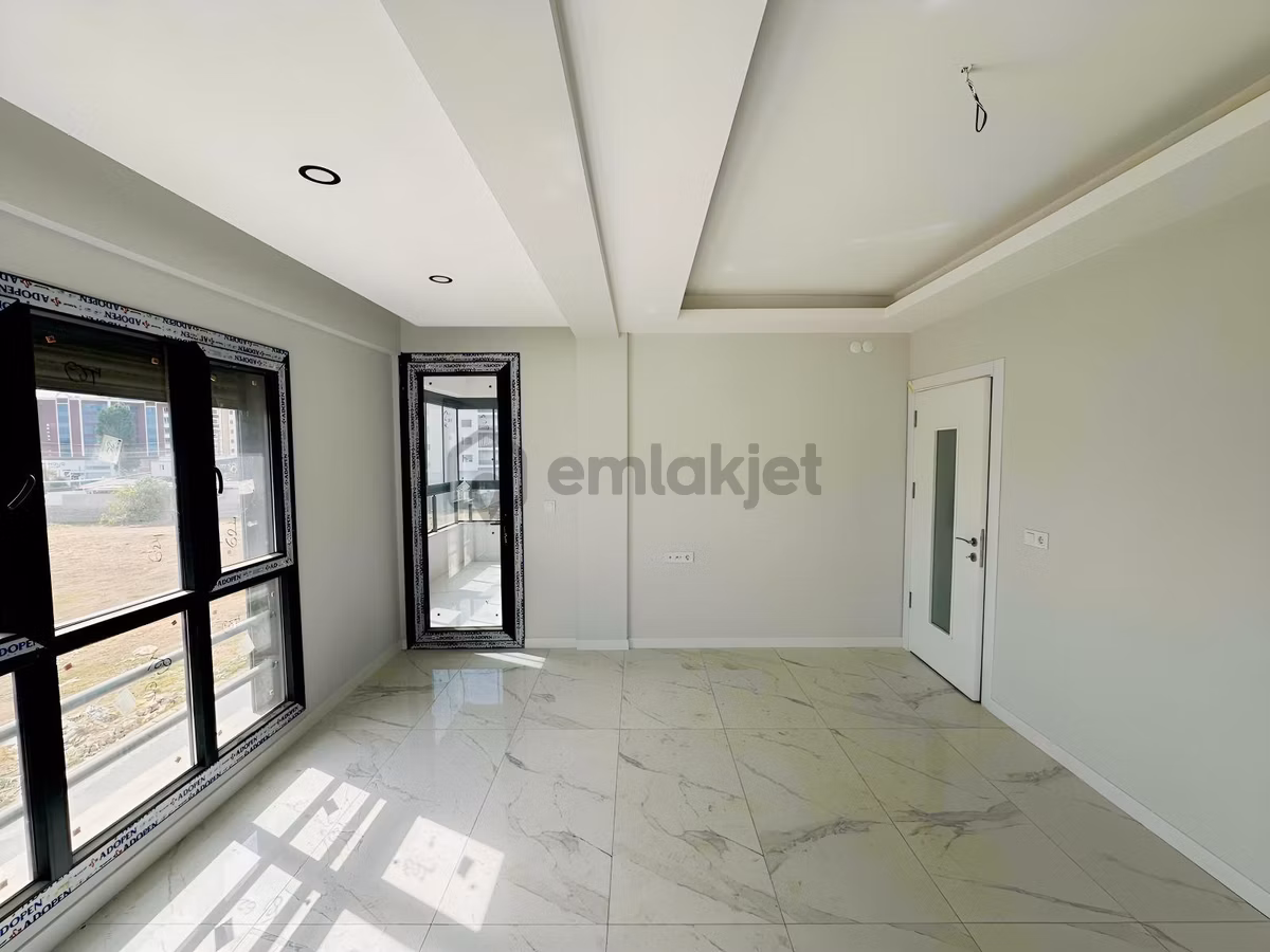 Kiralık Ferah Güzel Konumda Sıfır Daire - 4