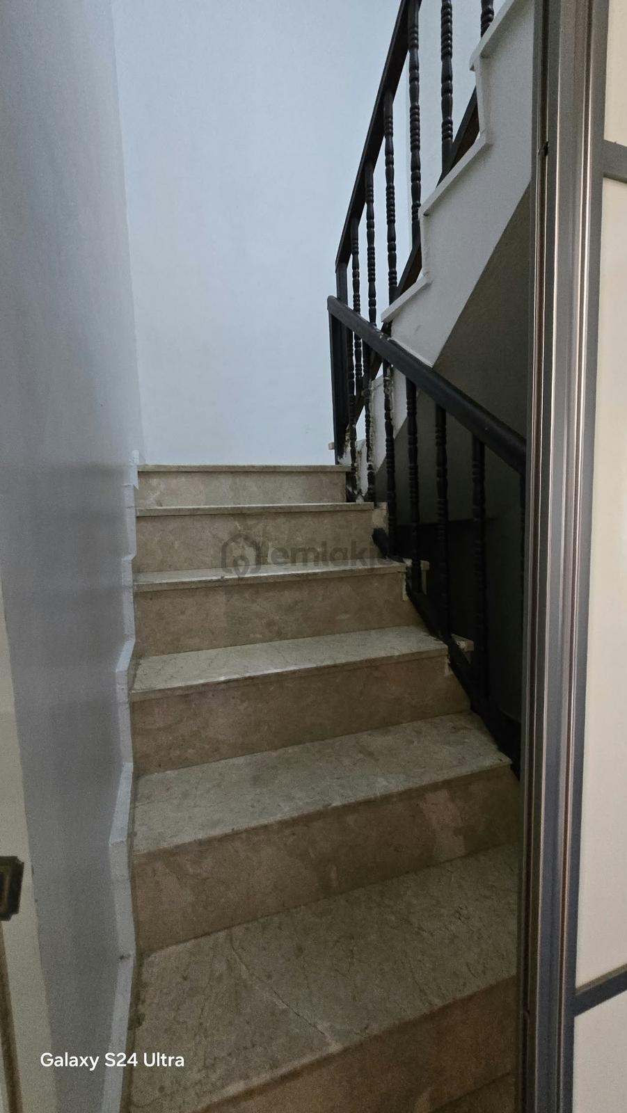 Bahçelerüstü Mah 4+1 Dublexs Ön Cephe Bağımsız 2 Banyo 240 M2 - 11