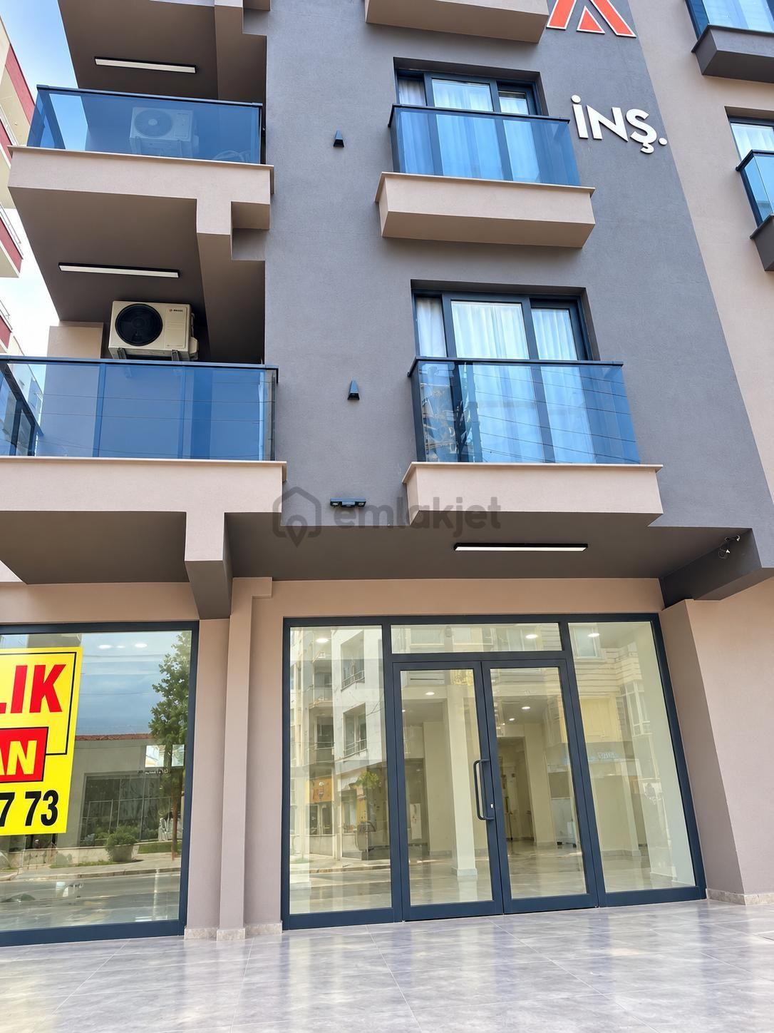 Erdemli'de İşlek Caddede Satılık 180 M² Dükkan - 3