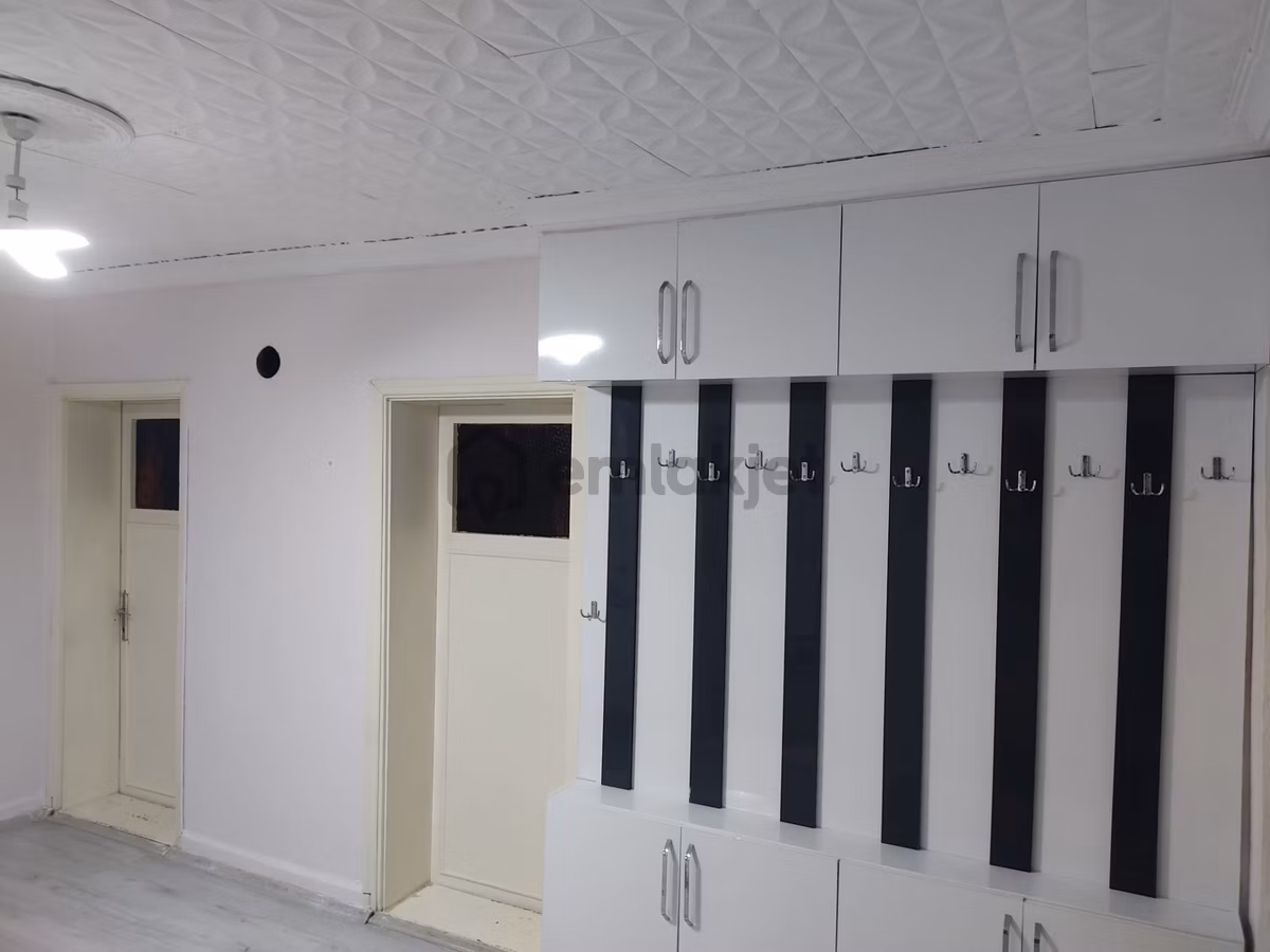 Satılık 4+1 Müstakil Daire Ve Arsası