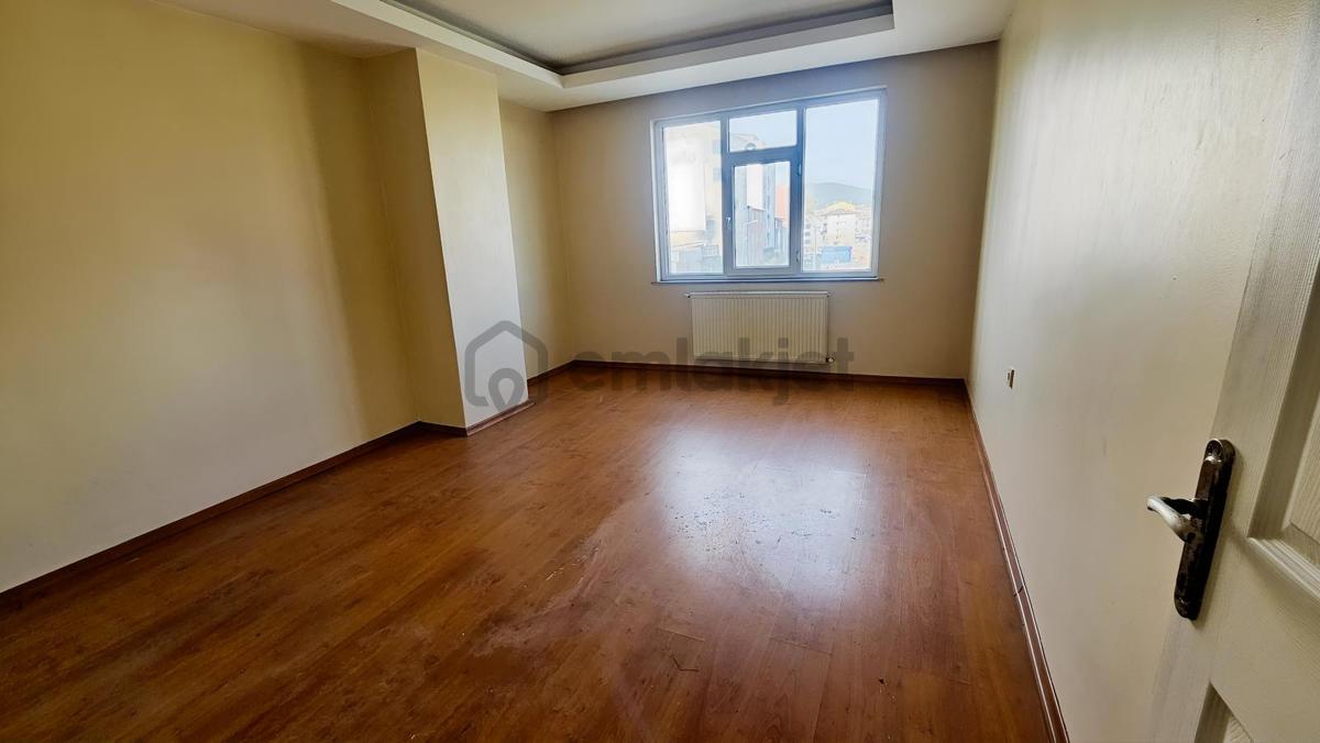 Akse Sapağı Meydanda Satılık 2+1 Daire - 13
