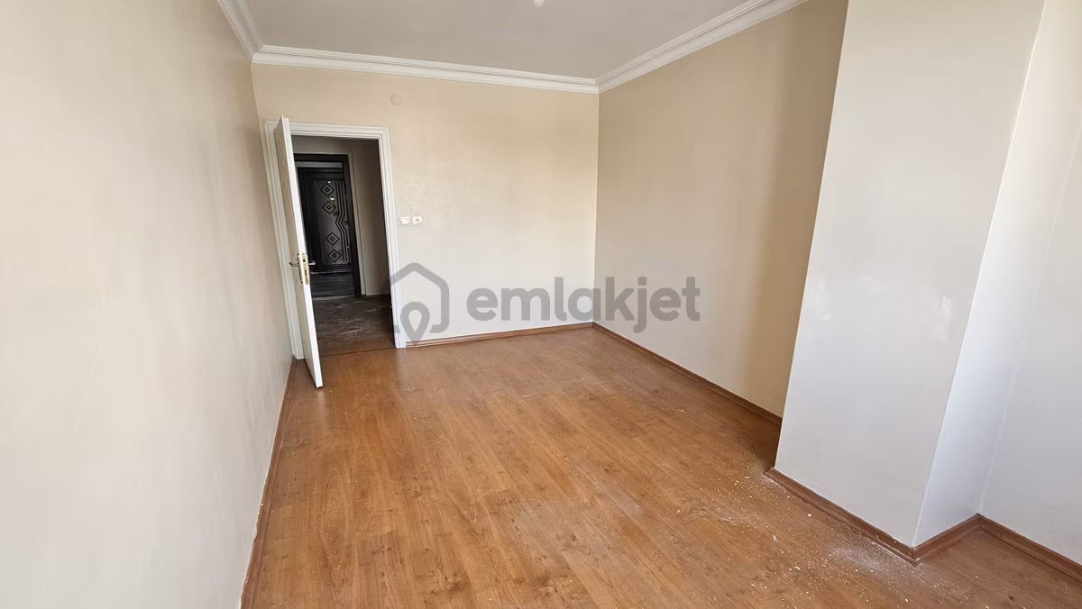 Akse Sapağı Meydanda Satılık 2+1 Daire - 8