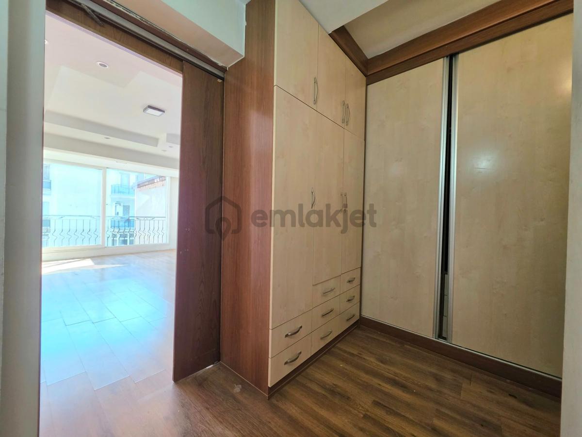 Cadde Üzerinde 215 M² 4+1 Asansörlü 2 Banyolu Giyinme Odalı - 30