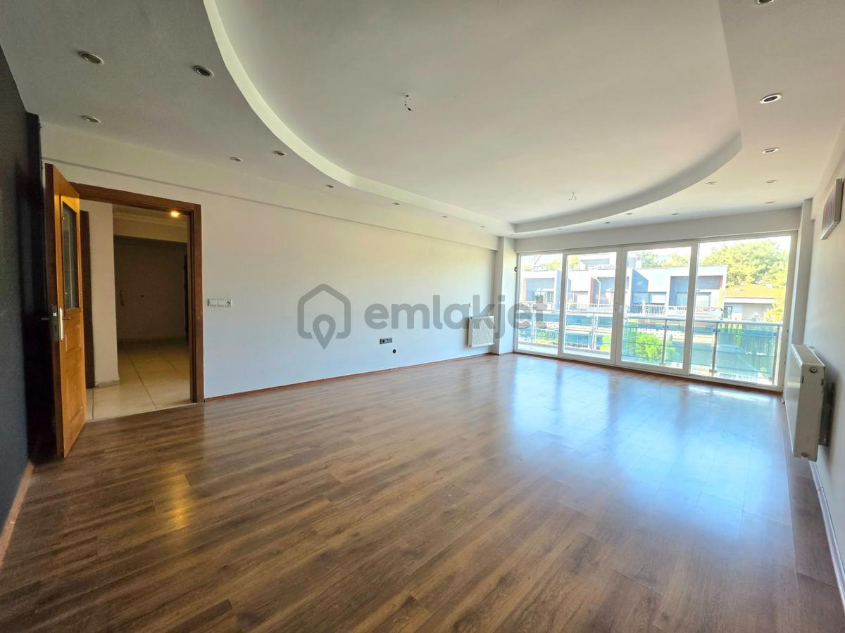 Cadde Üzerinde 215 M² 4+1 Asansörlü 2 Banyolu Giyinme Odalı - 14
