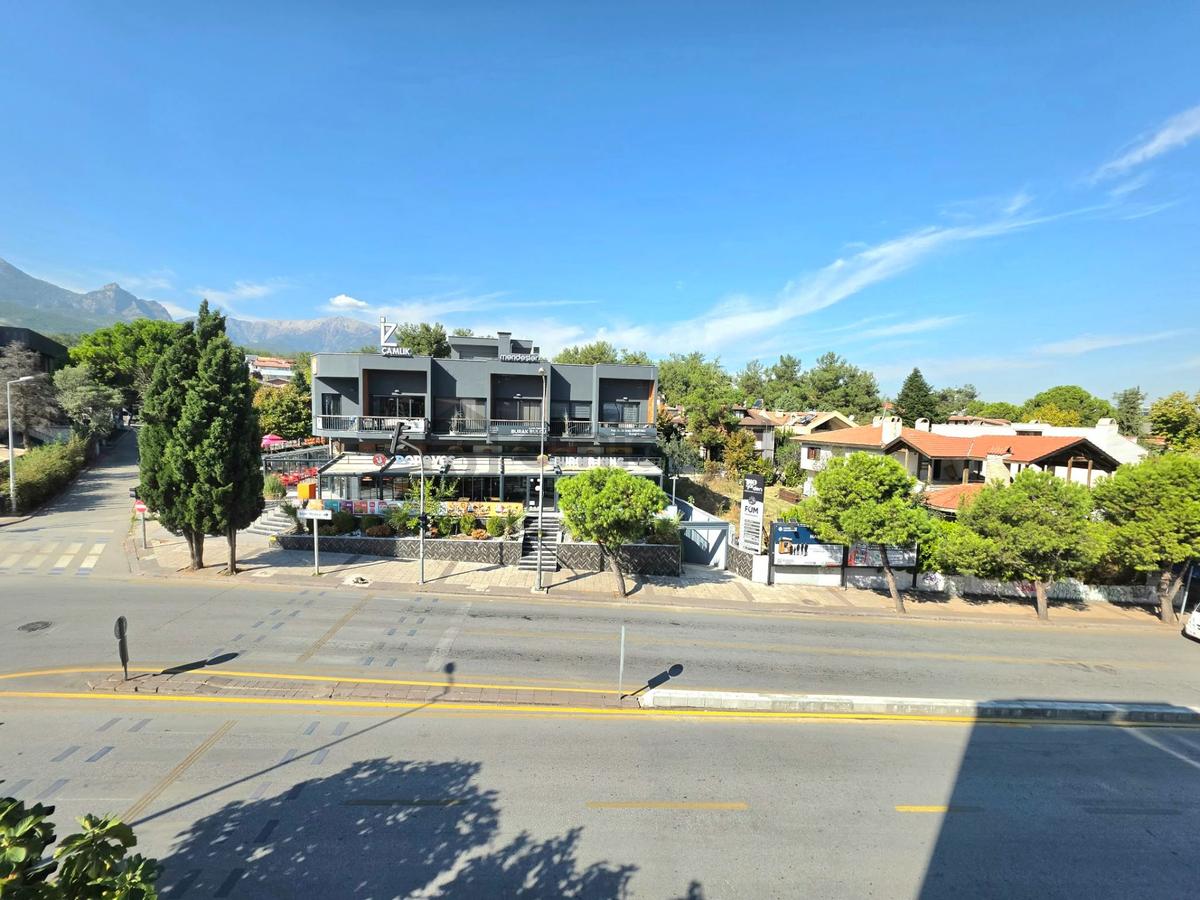Cadde Üzerinde 215 M² 4+1 Asansörlü 2 Banyolu Giyinme Odalı - 10