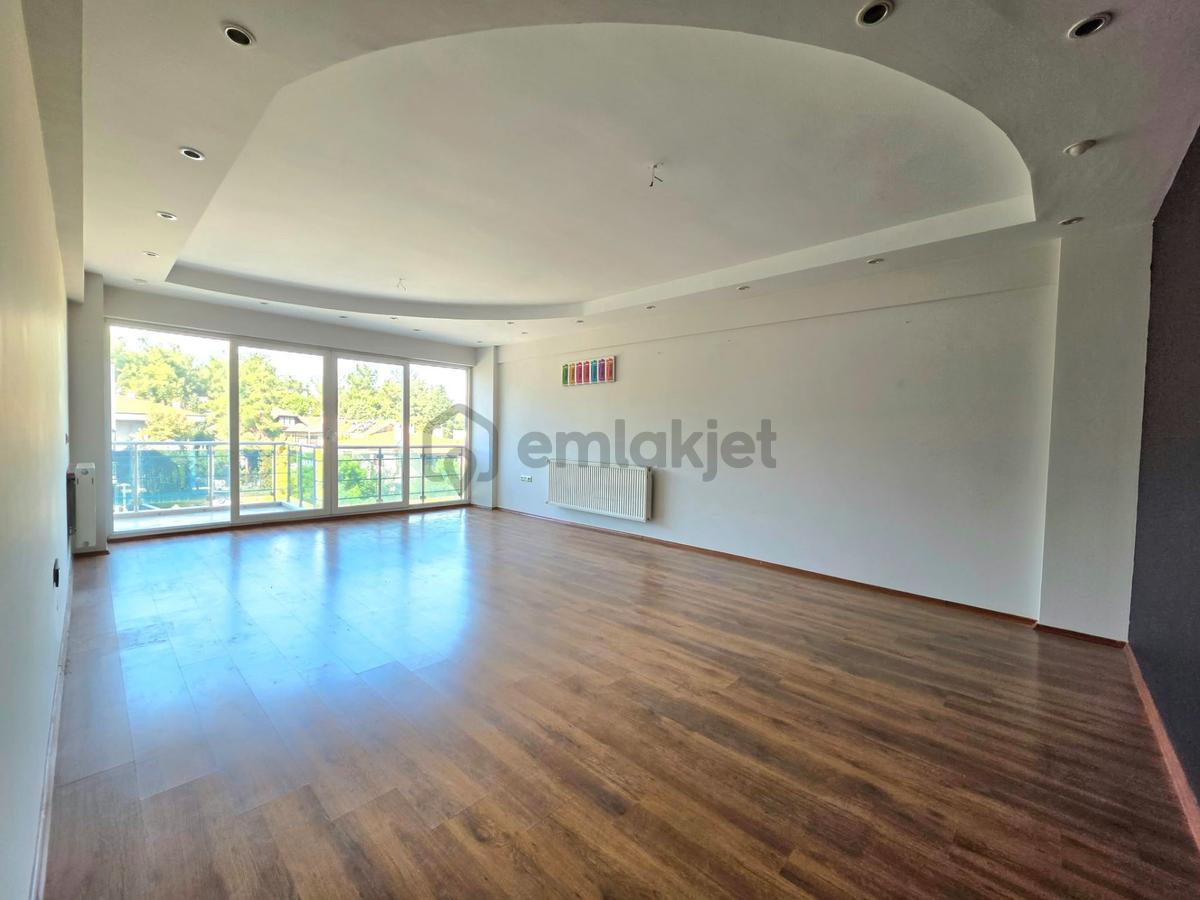 Cadde Üzerinde 215 M² 4+1 Asansörlü 2 Banyolu Giyinme Odalı - 13