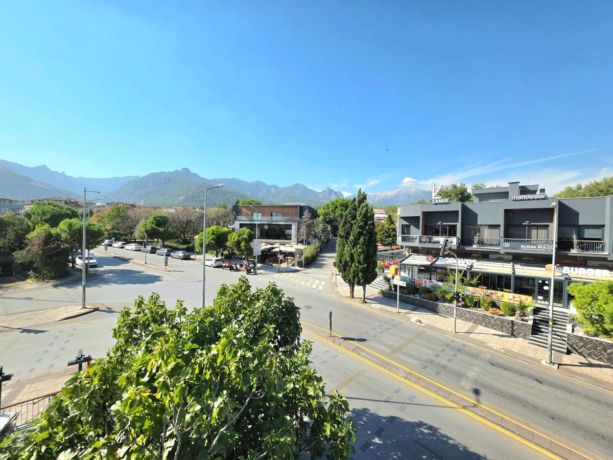 Cadde Üzerinde 215 M² 4+1 Asansörlü 2 Banyolu Giyinme Odalı - 9