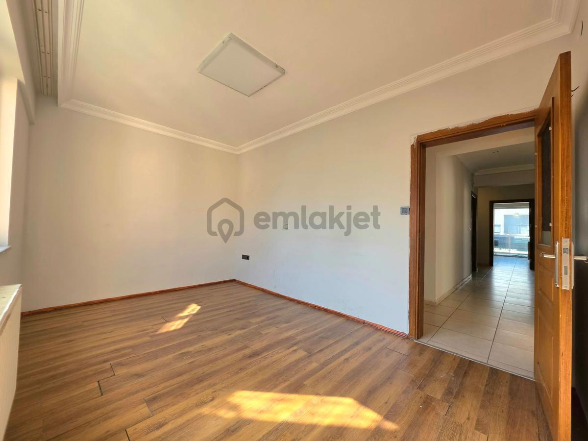 Cadde Üzerinde 215 M² 4+1 Asansörlü 2 Banyolu Giyinme Odalı - 25