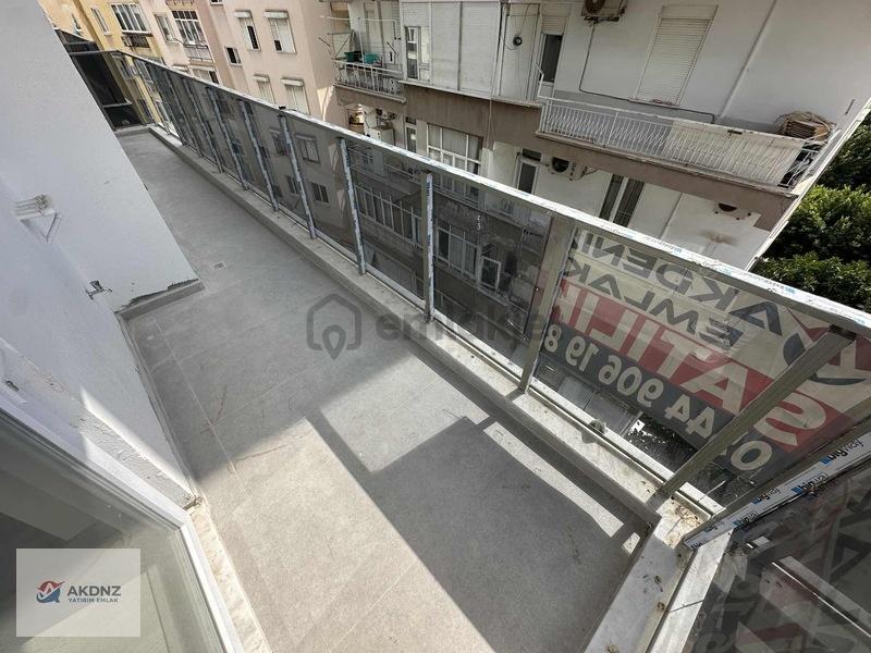 100.yıl Cad Komşu Denize Yürüme Mesafesinde Ara Kat Güney Cephe - 11