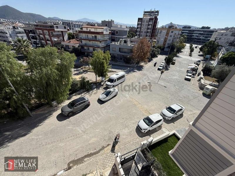 Kuşadası Kadınlar Denizinde Satılık 3+1 Daire - 8