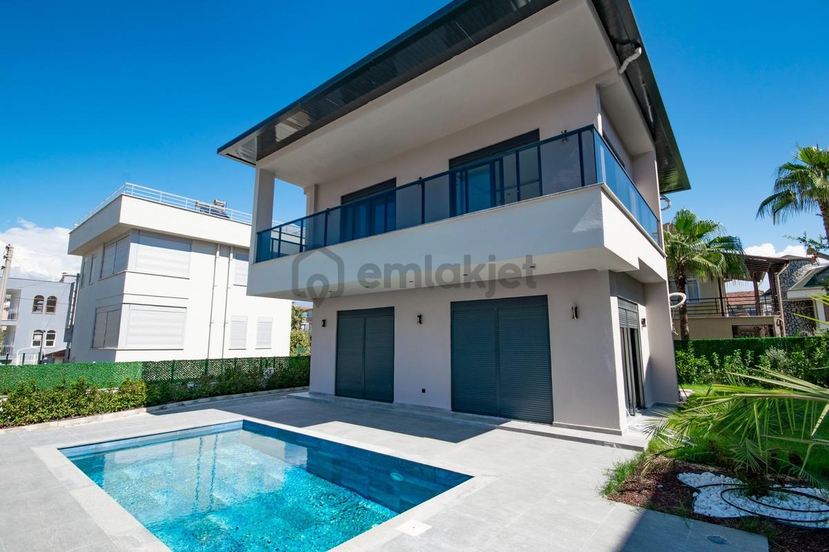 Alanya Konaklı Satılık Luks Tripleks Villa