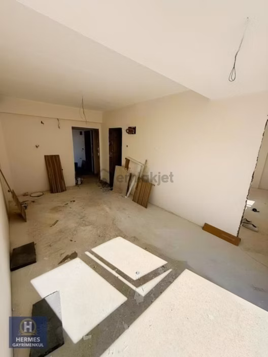Kurtuluş Mahallesı'nde Satılık 01 + 1 Daıre - 11