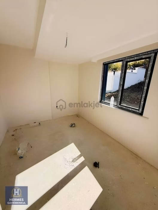 Kurtuluş Mahallesı'nde Satılık 01 + 1 Daıre - 13