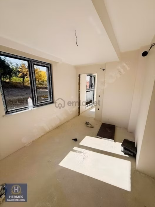 Kurtuluş Mahallesı'nde Satılık 01 + 1 Daıre - 14
