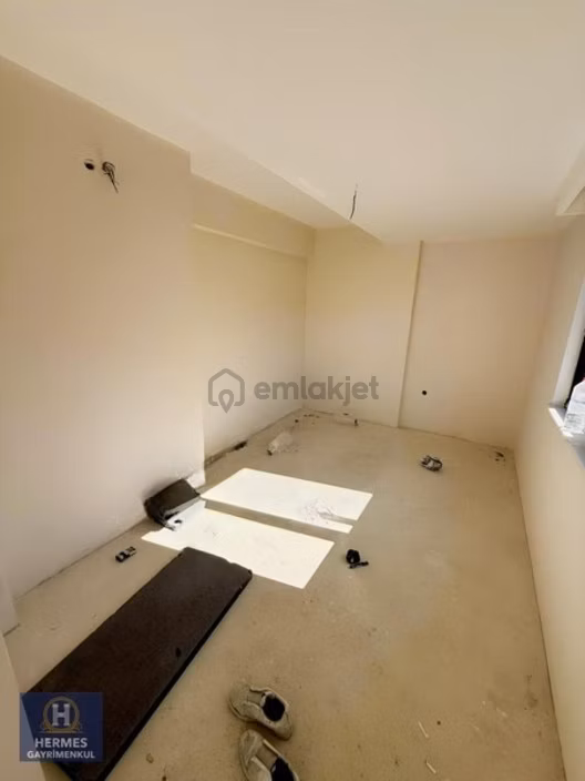 Kurtuluş Mahallesı'nde Satılık 01 + 1 Daıre - 12