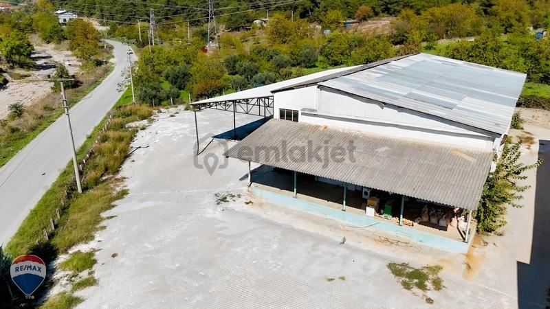 Geyve'de 540 M2 Geniş Açık Alan Kullanımlı Fabrika