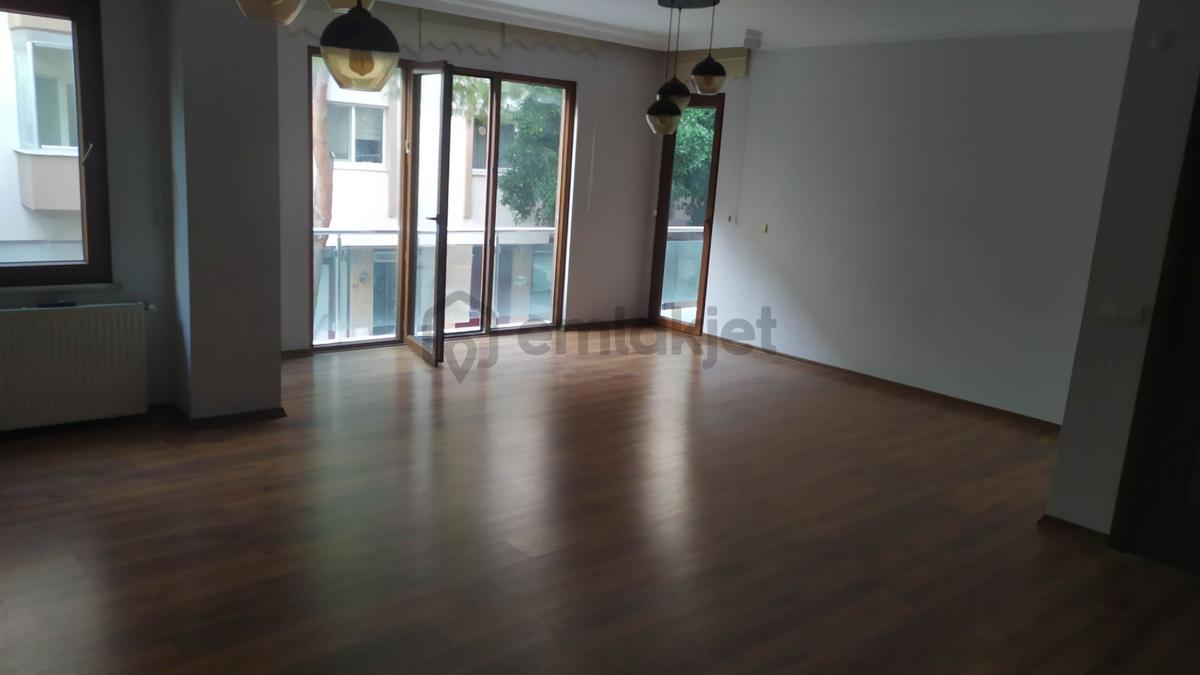 Maltepe Altayçeşme'de Geniş Balkonlu Kiralık 3+1 Daire - 4