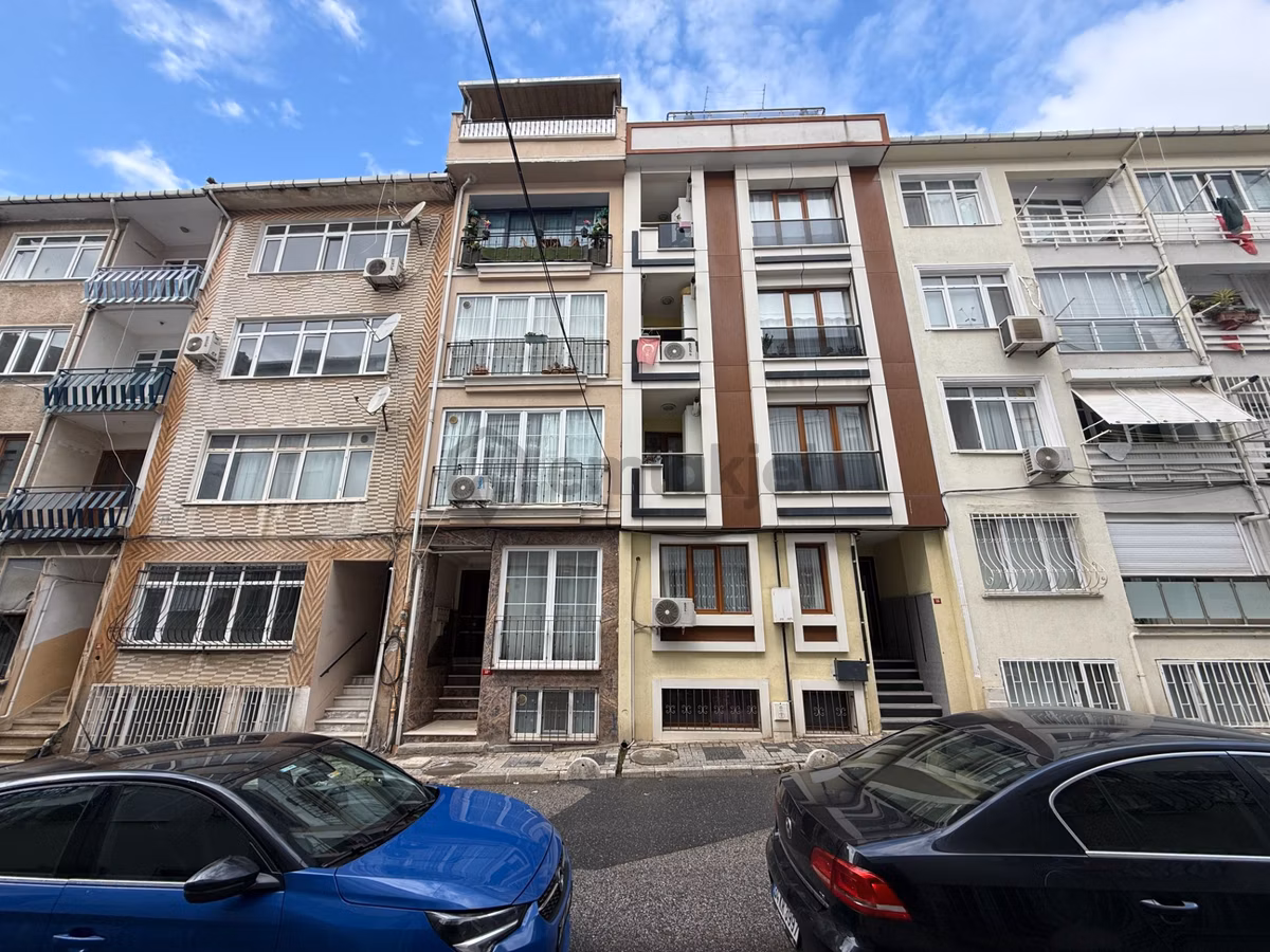 Üsküdar Merkezde, Genç Binada 1+1 Kiralık Daire 65 M²