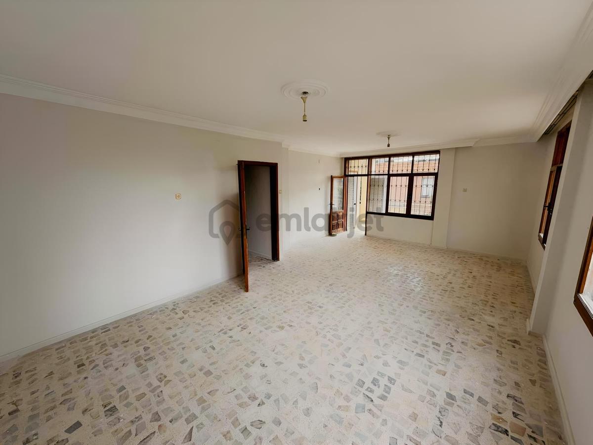 Kiralık 3+1 Geniş Oturumlu Ev - 16