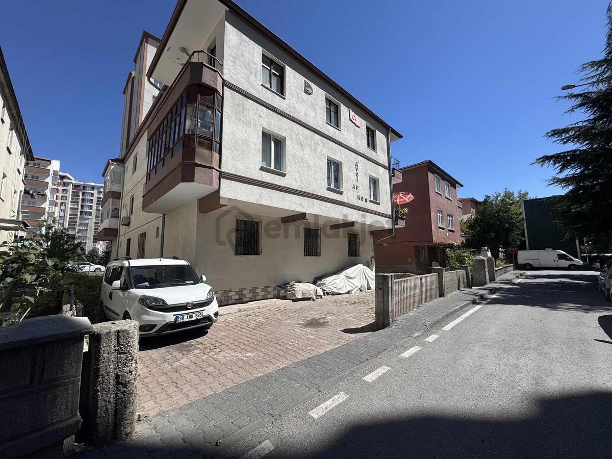 Aydınlıkevler Mahallesı'nde Satılık 3 + 1 Daıre - 3