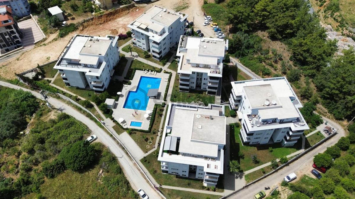 Alanya Avsallar'da Havuzlu Sitede Eşyalı 4+1 Dubleks Daire