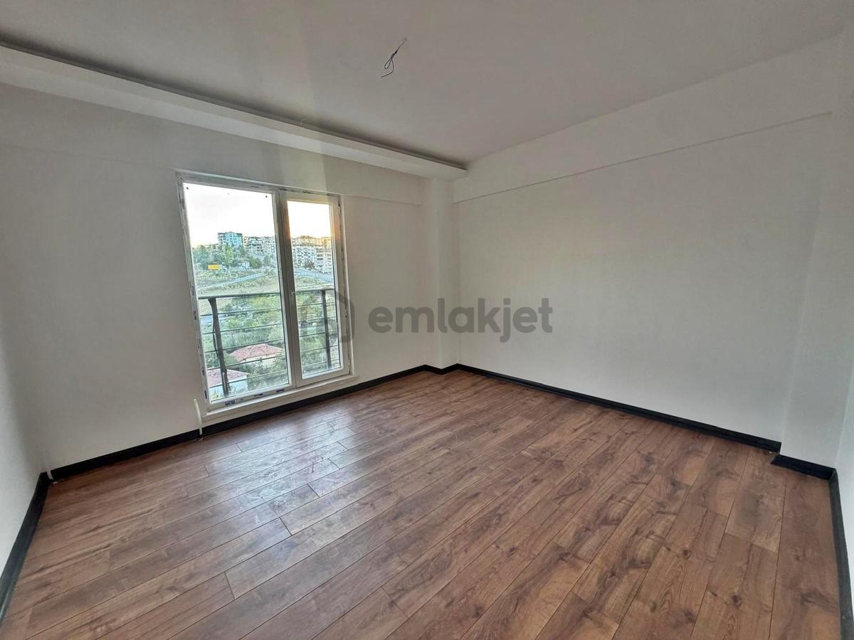 Kaya Grup'tan Site İçerisinde Teras Balkonlu Satılık 3+1 Daire - 15