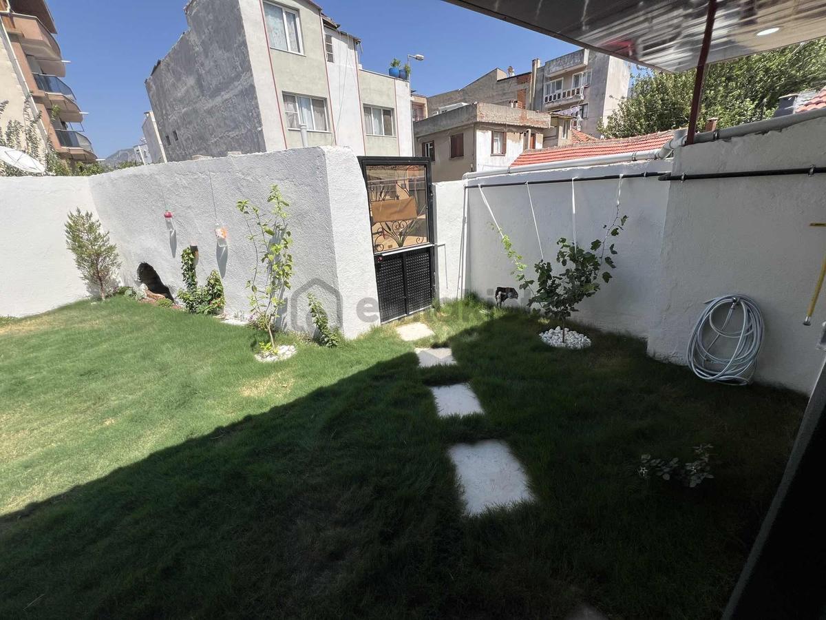 Yeni Camii Mahallesinde Bahçeli Müstakil Ev - 13