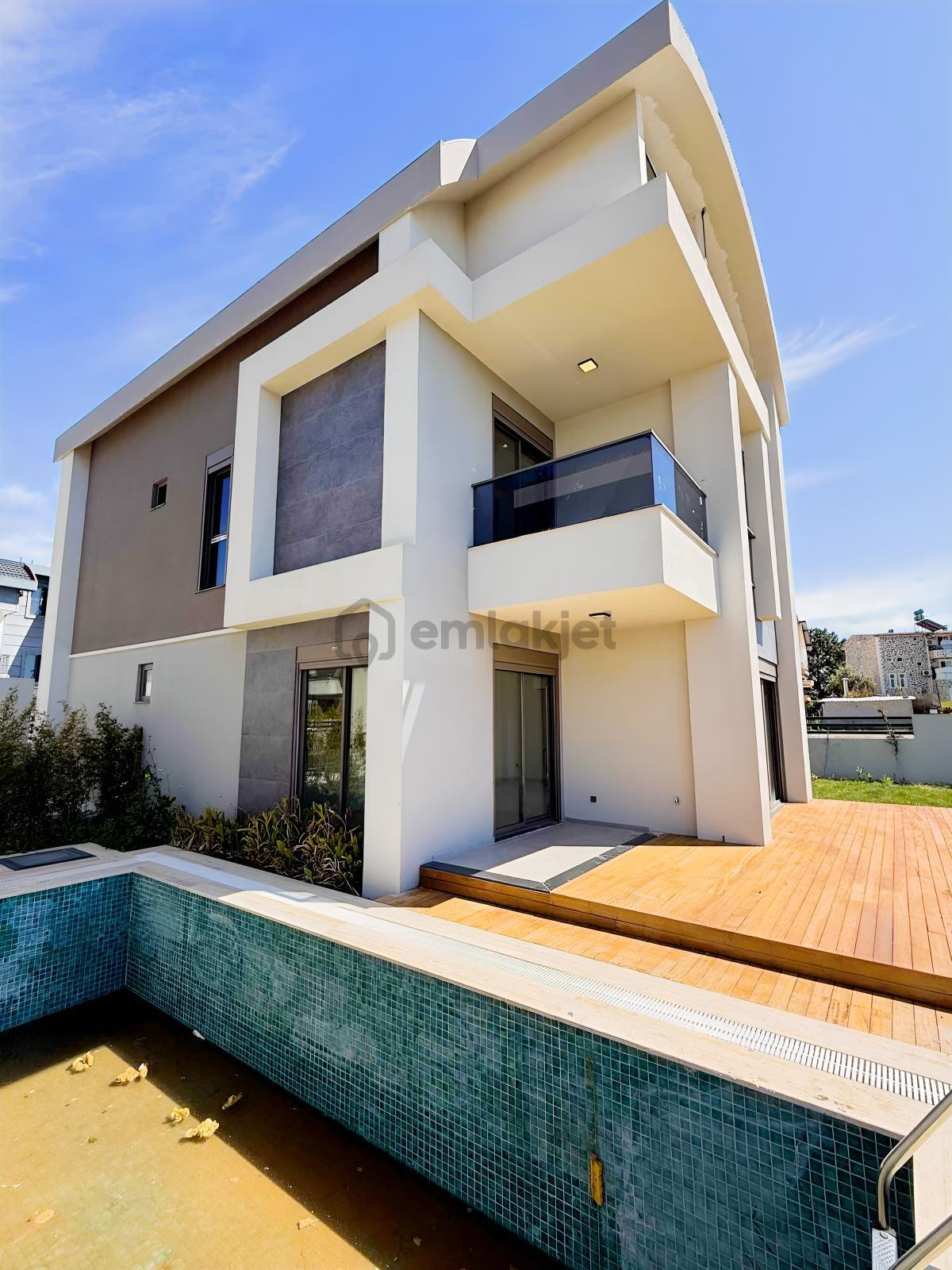 Side Mahallesinde Köşe Başı 5+1 Villa - 13