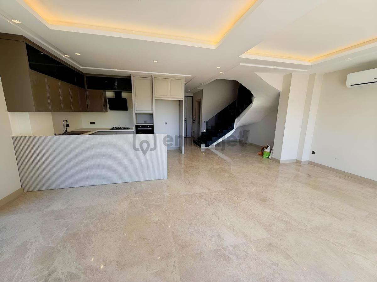 Side Mahallesinde Köşe Başı 5+1 Villa - 16