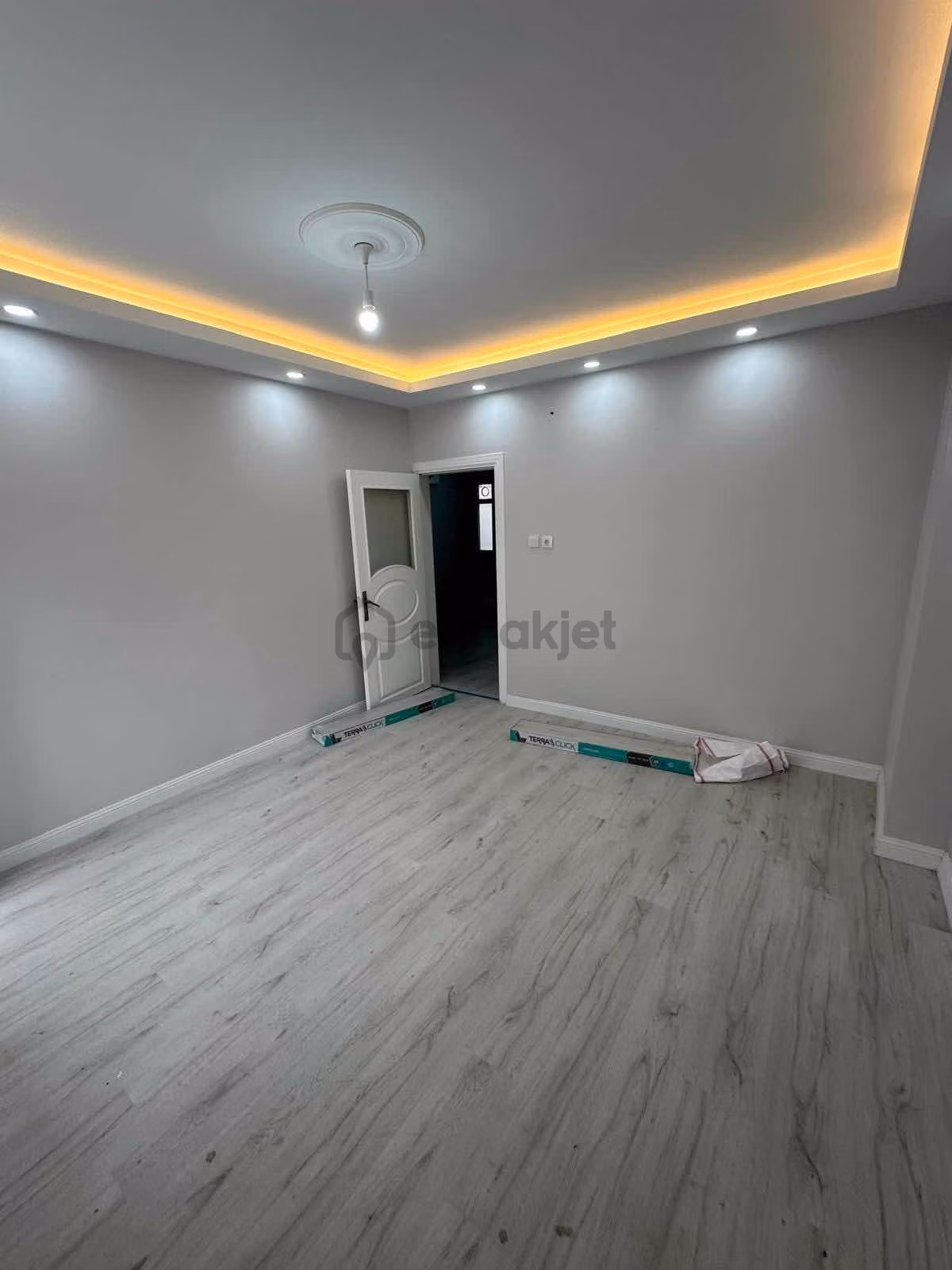 Halkalı Metroya Yakın 2+1 Arakat Satılık Daire