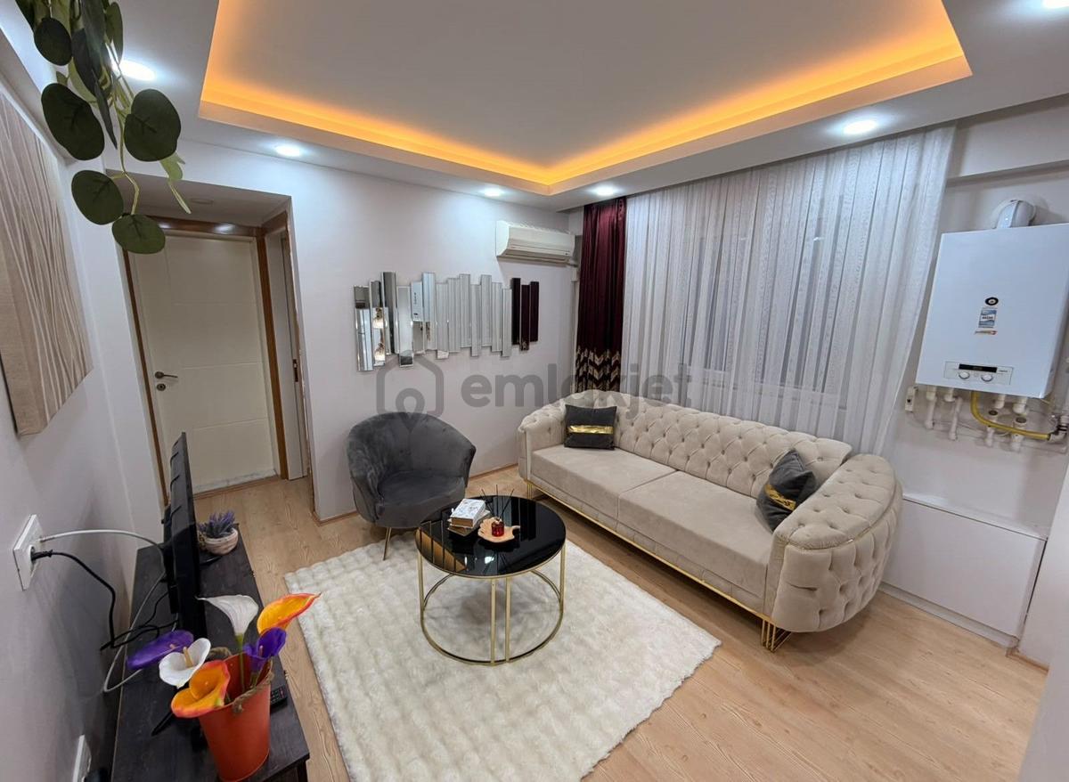 Atalar Mahallesinde Arakat Eşyalı 1+1 Satılık Apart - 3
