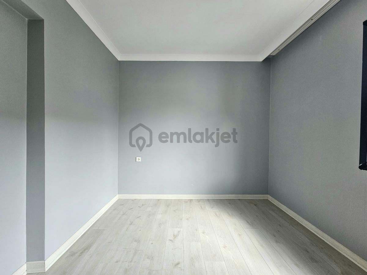 İncek' De Çatı Eğimsiz 2 Balkonlu Kiralık 3+1 - 7