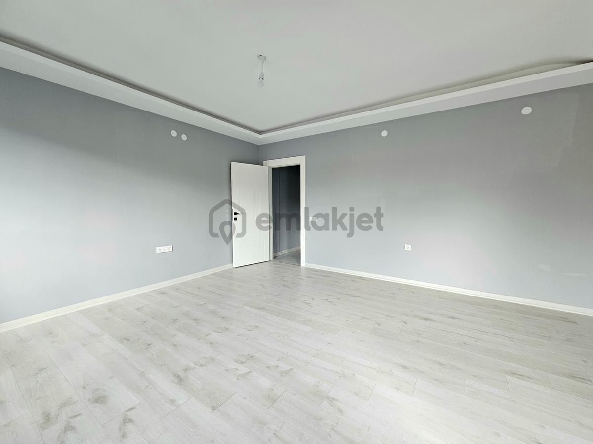 İncek' De Çatı Eğimsiz 2 Balkonlu Kiralık 3+1 - 24