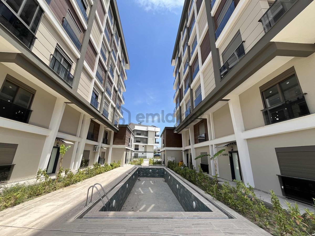 Altımova Orta Mh Havuzlu Site İçerisinde Satılık 2+1 Daire