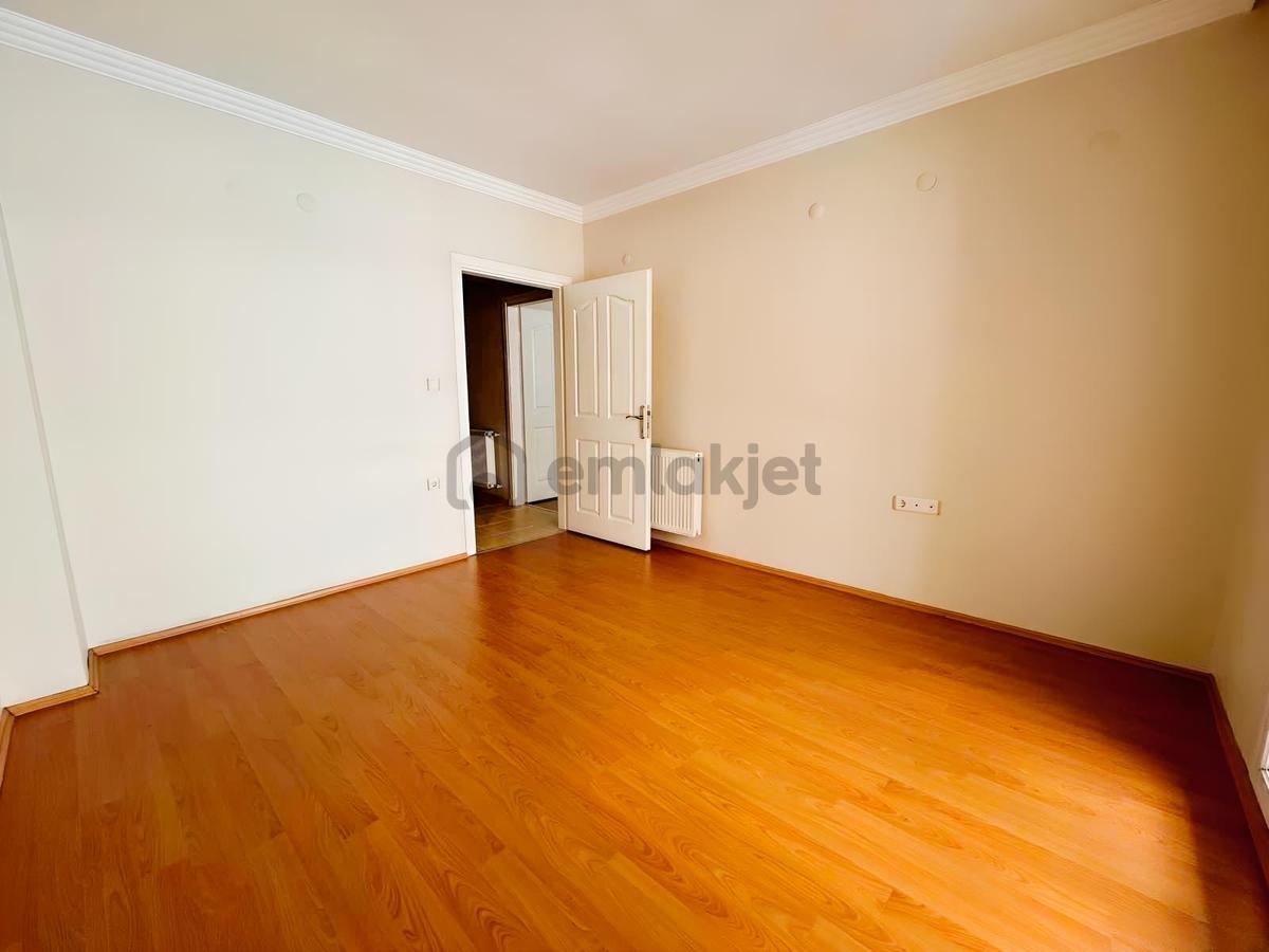 Karşıyaka' Da 2007 Yapımı Satılık Çift Cephe Boş Daire - 15