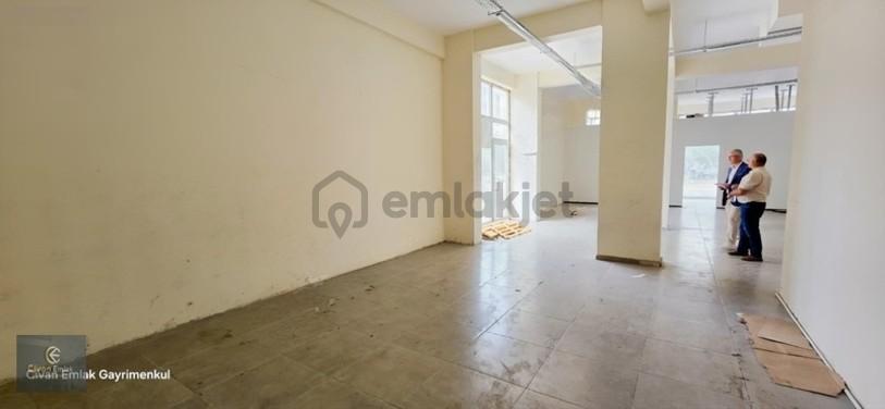 Civan'dan Derebahçe'de Geniş Köşe Başı Kiralık Dükkan - 13