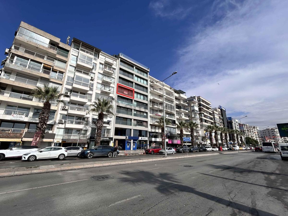 Karşıyaka İskele Çaprazı Yeni Binada 4 Üncü Kat 3+1 Daire