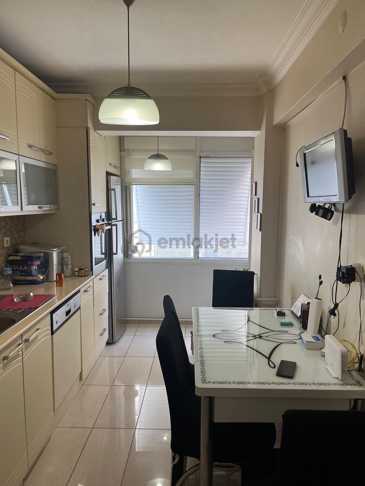 Satılık Şirinyerde 3+1 Bakımlı,ara Kat Daire