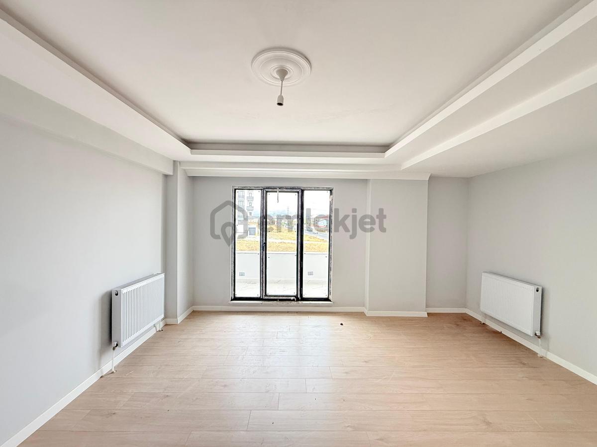 Güven'den Karaağaçta Kapalı Otoparklı Ara Kat 2+1 Daire - 3