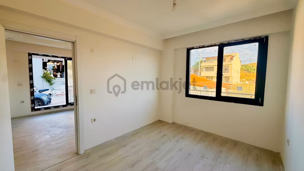 Dikili İsmetpaşada Sıfır Binada Yola Cephe 1+1 Daire - 8