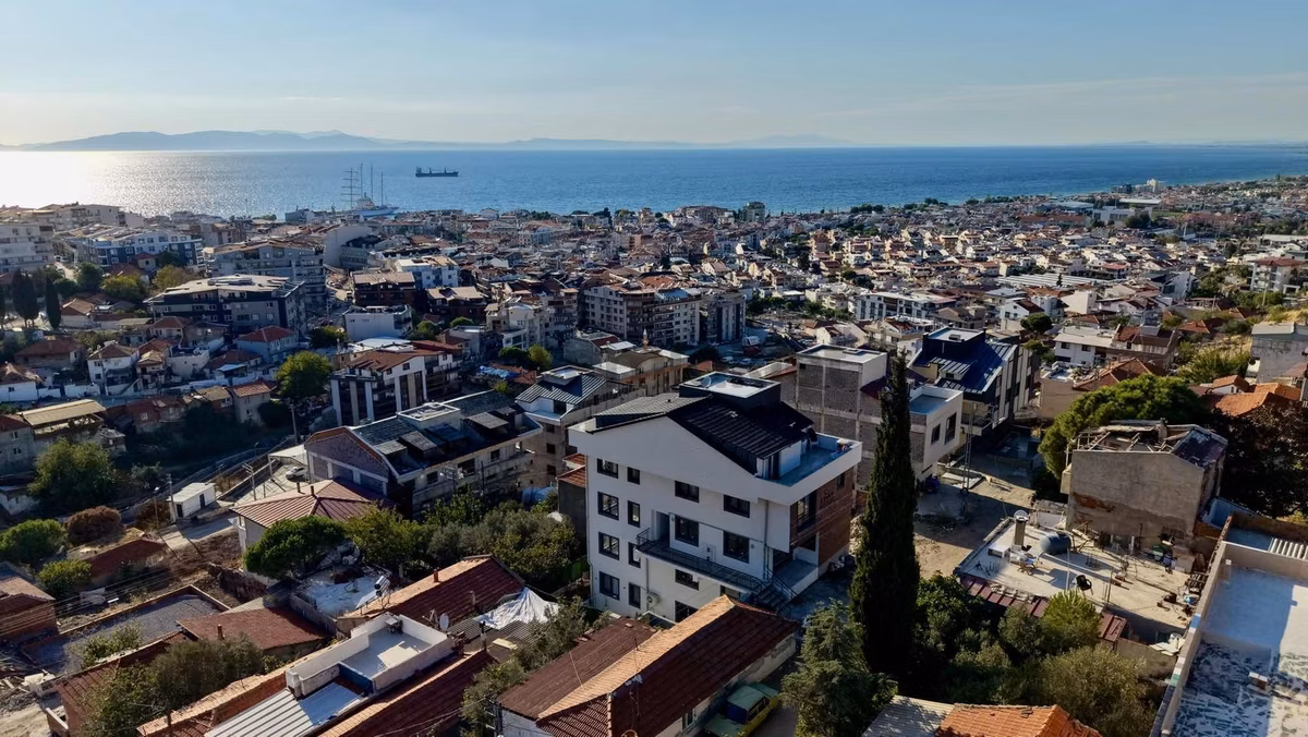 Dikili İsmetpaşada Sıfır Binada Yola Cephe 1+1 Daire - 5