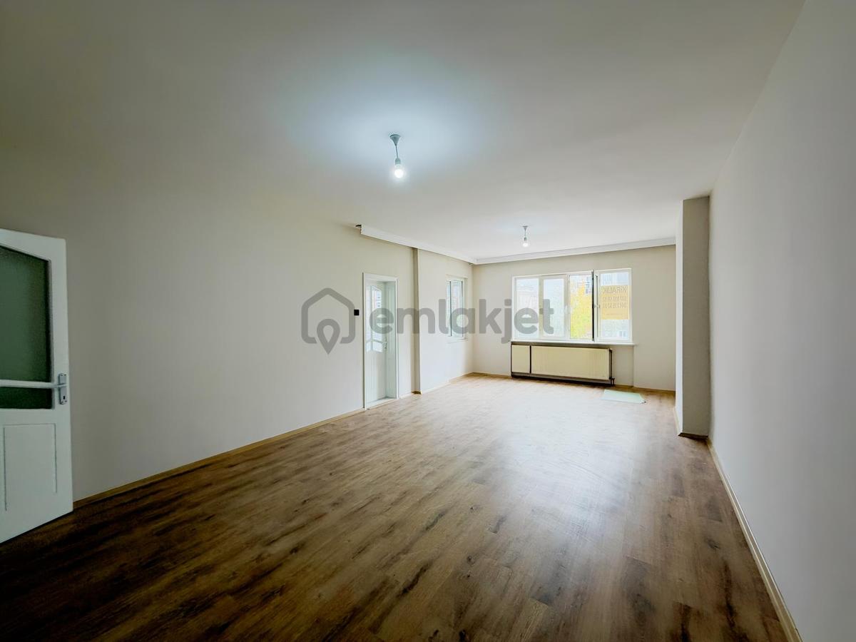 Yeni Rota'dan Merkezi Konumda 4+1 Kiralık Daire - 4