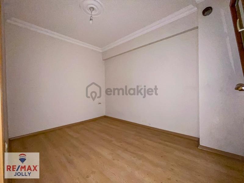 Buca Başarı Caddesi Doğalgazlı Kiralık Arakat 2+1 Balkonlu Daire - 19