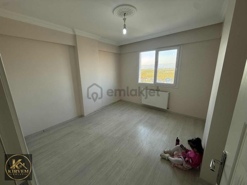 Kirvem Emlak'tan Kurtuluş Mah.de 3+1 Ara Kat, Kullanışlı Daire - 16