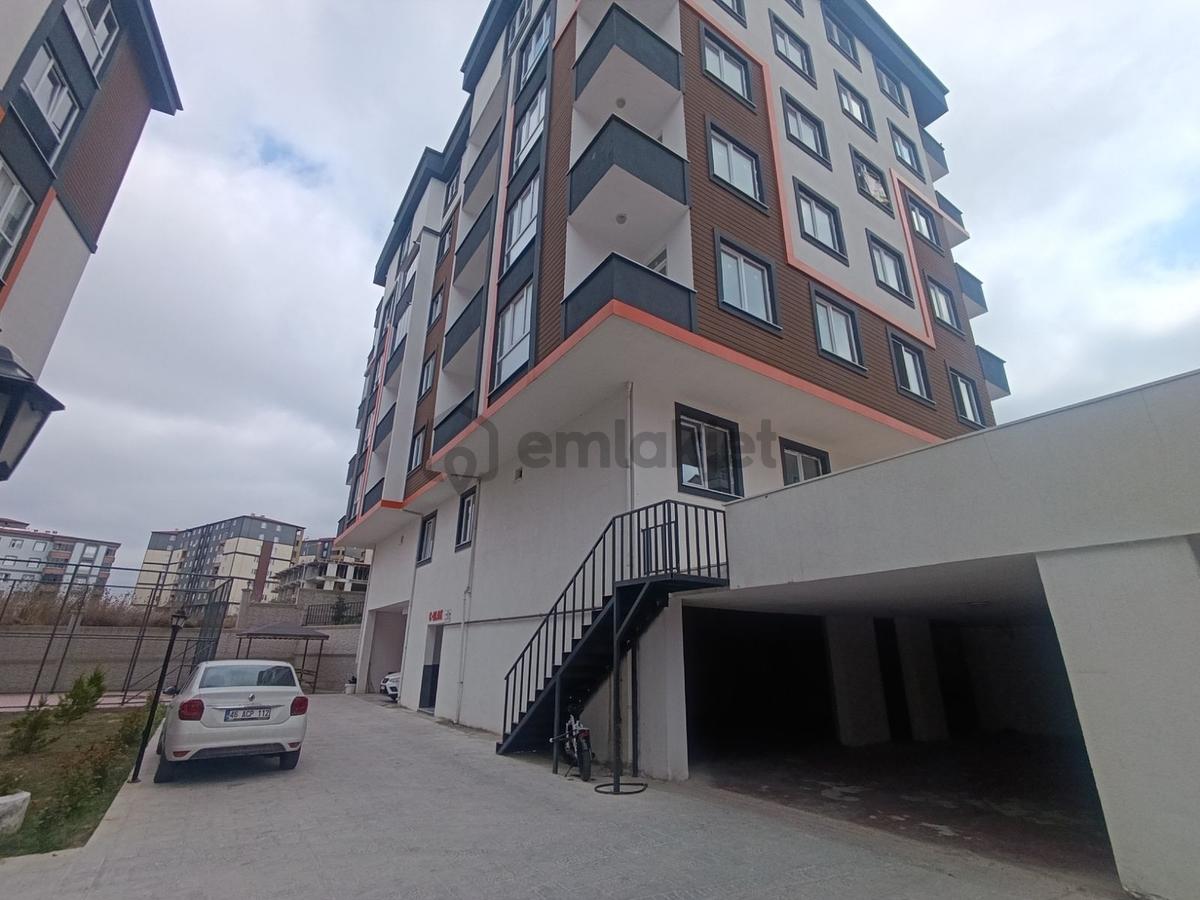 Remax Land,den Site İçinde Satılık 2+1 Daire.. - 2
