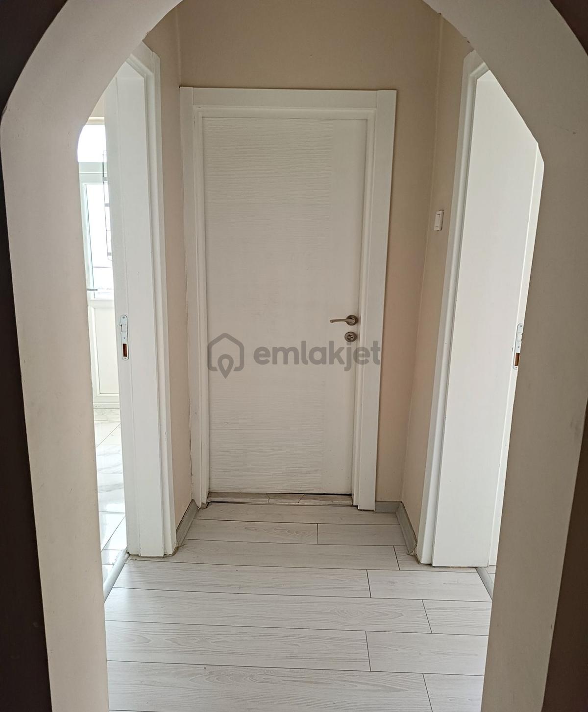 Karşıyaka’da Metroya Yakın 3+1 Kiralık Daire - 25
