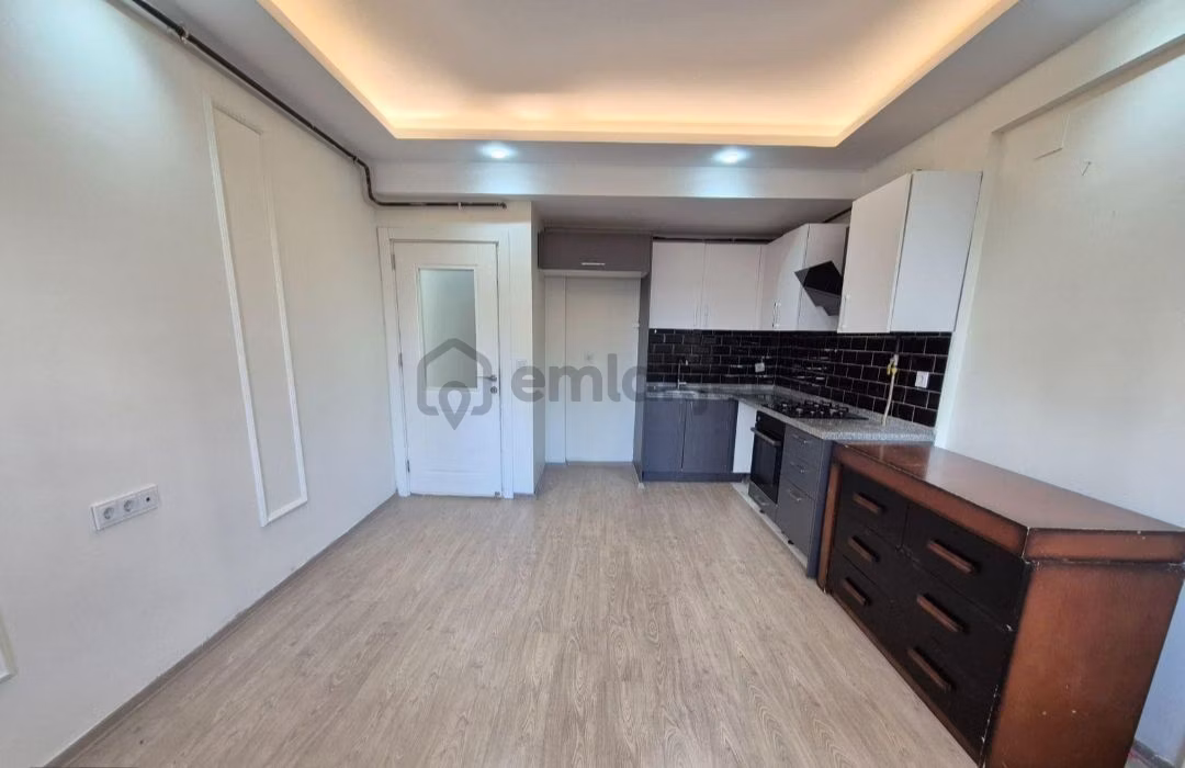 Mithatpaşa Yeni Yapı Yüksek Girişli 2+1 - 5