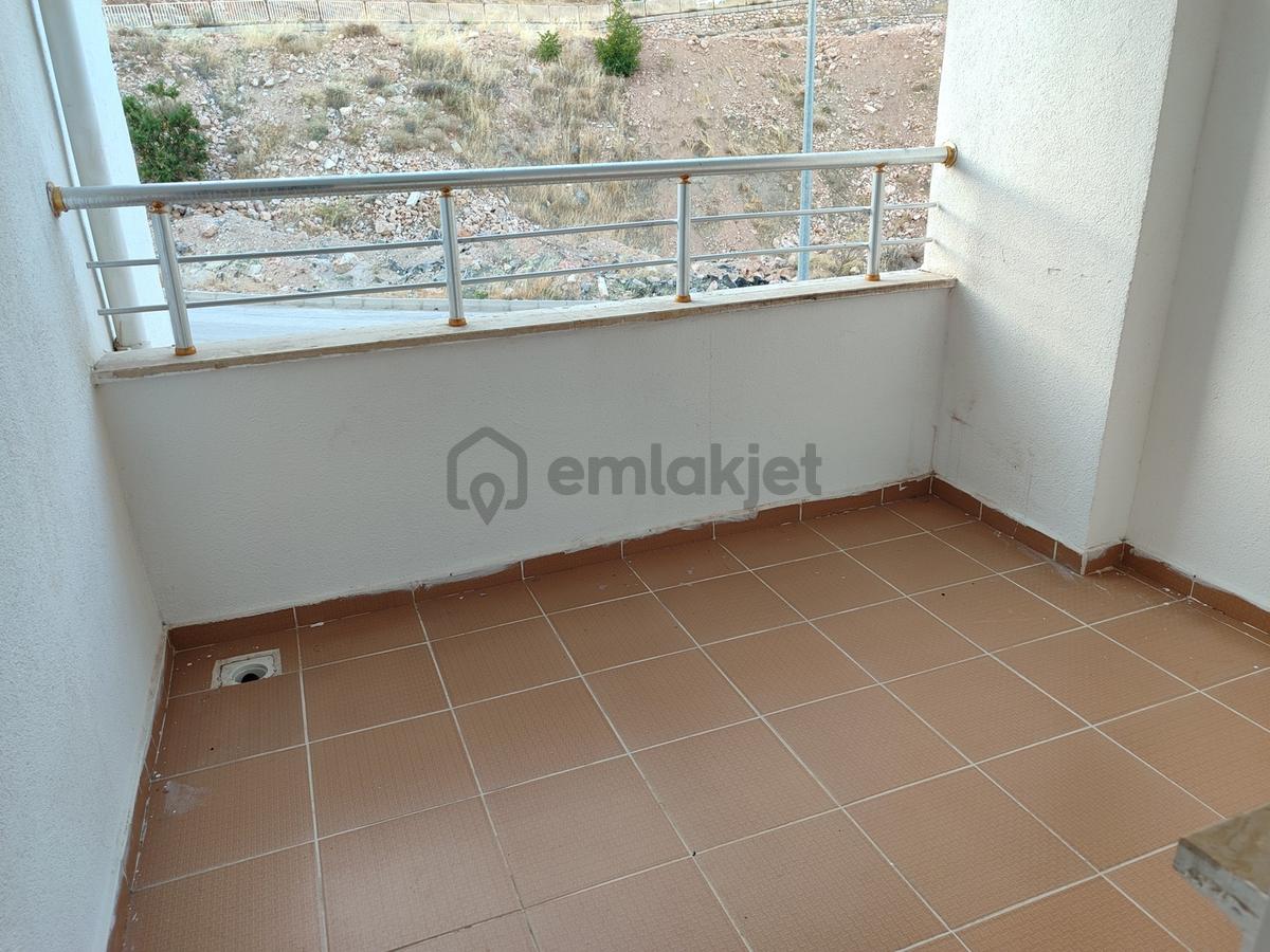 Abdullah Paşa Mahallesi'nde Kiralık 3+1 Geniş Daire - 6