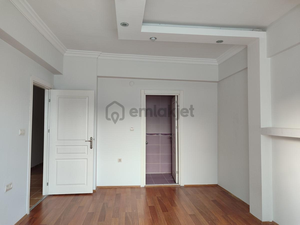 Abdullah Paşa Mahallesi'nde Kiralık 3+1 Geniş Daire - 9